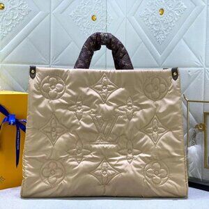 AUTHENTIC Louis Vuitton bag ONTHEGO MM